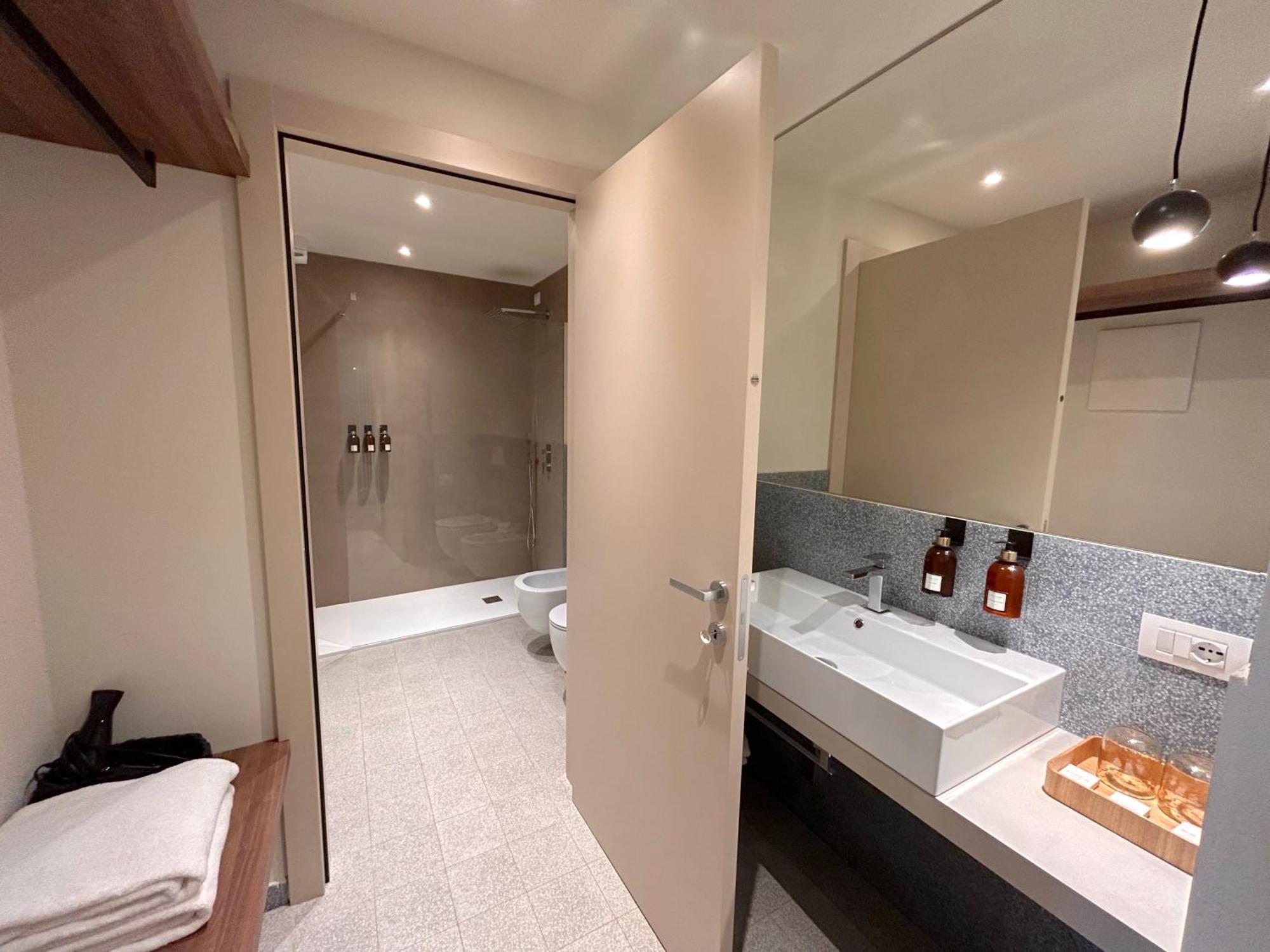 The Lake Suites Com - Luxury Stay In Lazise Eksteriør billede